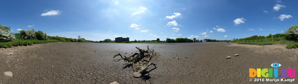 FZ029389-416 Carew Castle from mud of tidal river